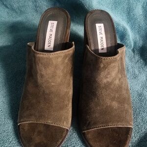 NWT STEVE MADDEN HEELS OPEN TOE MULE SIZE 8.5 SUEDE LEATHER OLIVE COLOR